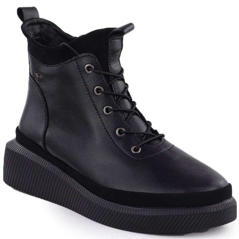 Botas de cuero para mujeres en la plataforma Filippo negro aislado DBT4799