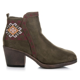 Kylie Botas con estampado étnico verde