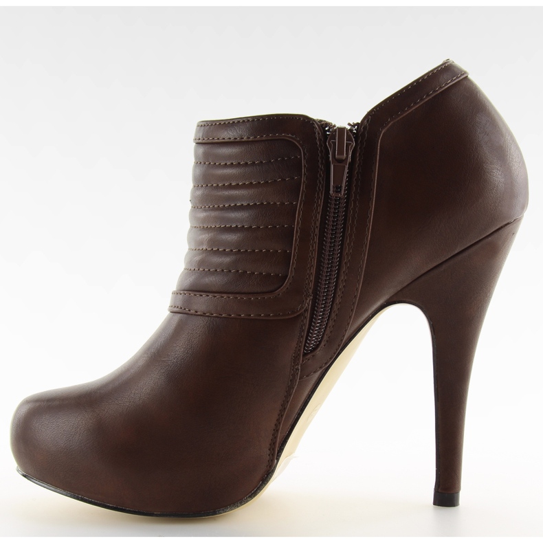 Botas en la plataforma marrón 200-80
