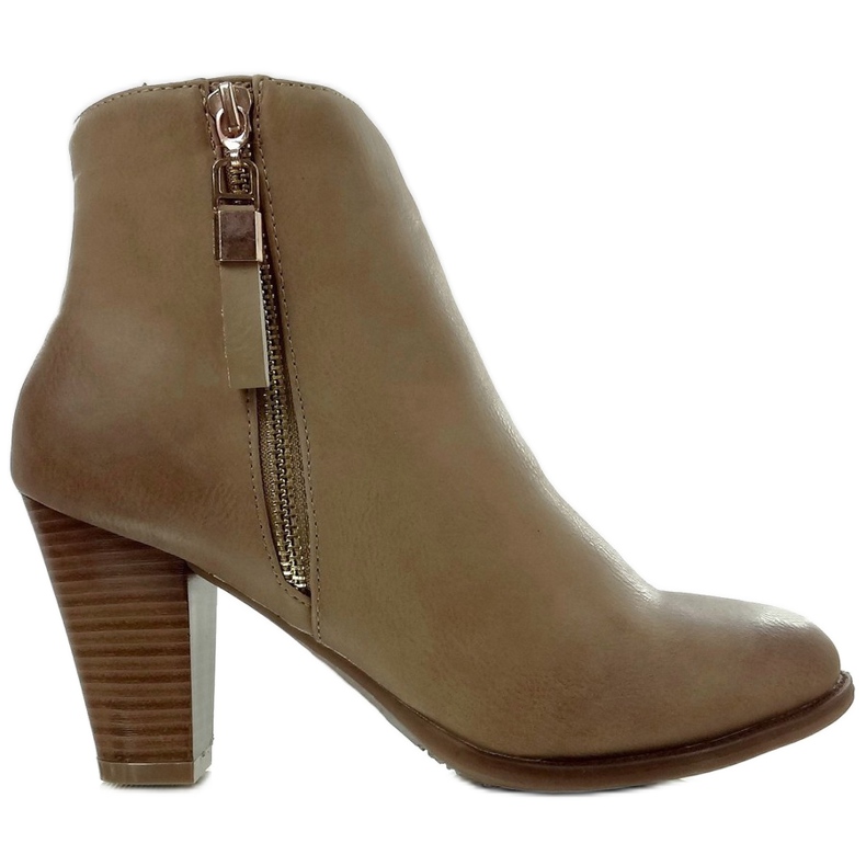 C51A botas tacón recto beige