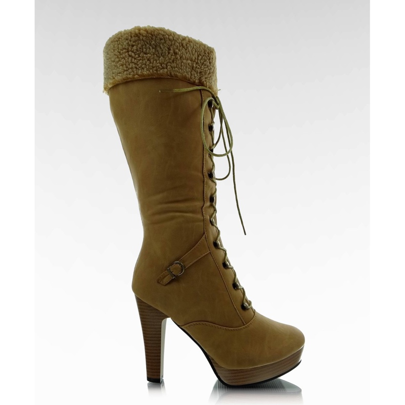 Botas en el puesto de camellos G12400 marrón