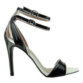 Hermosas sandalias en un tacón alto A958 Negro