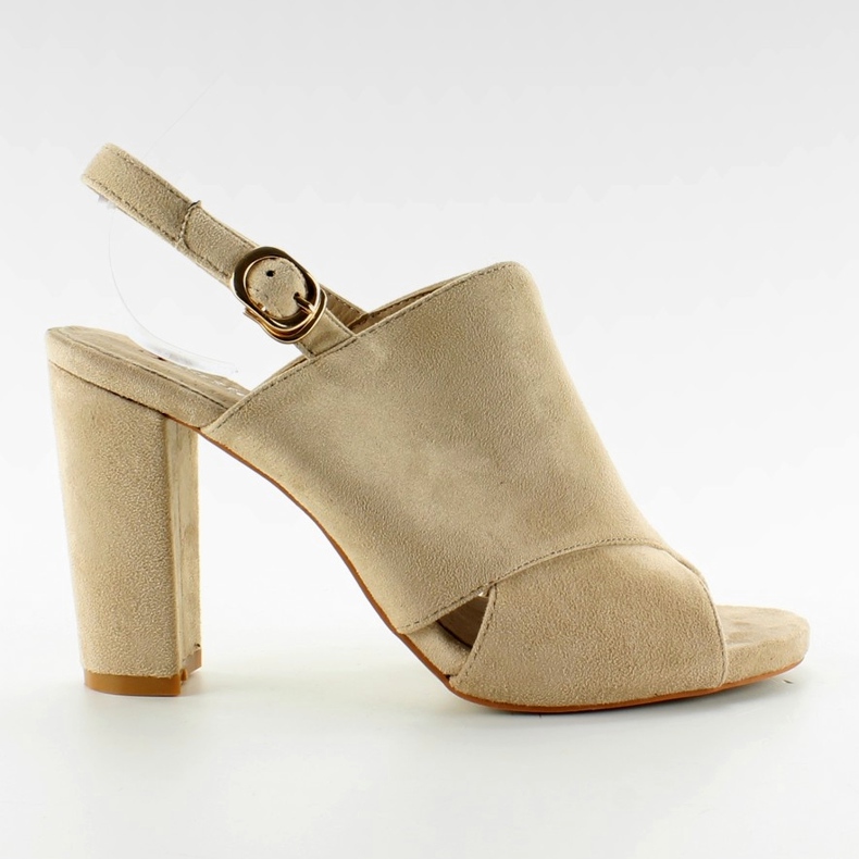M227P Sandalias de tacón ancho beige.