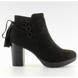 Tacones decorativos negros