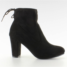 Botines negros con cordón