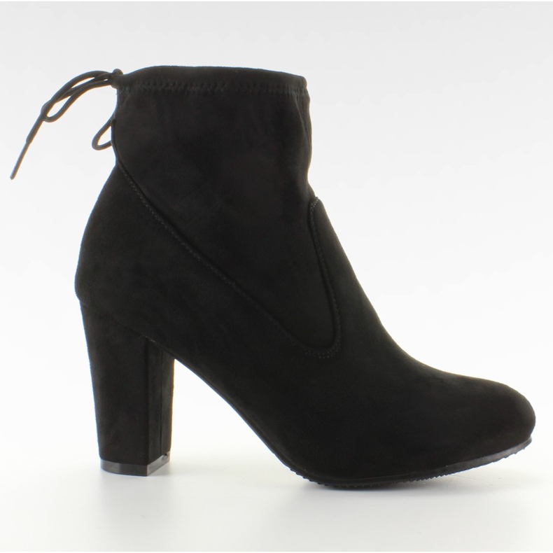 Botines negros con cordón