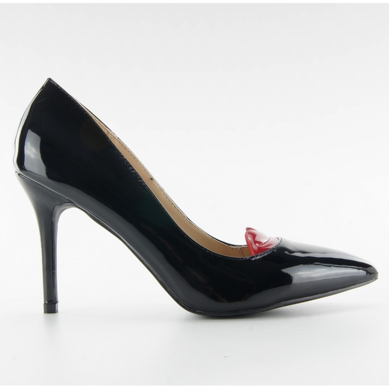 Tacones originales con labios negros. rojo
