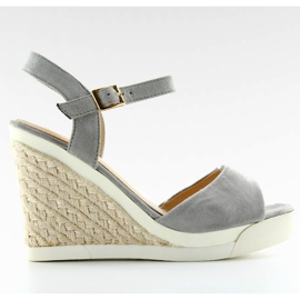 Sandalias grises con tacón de cuña
