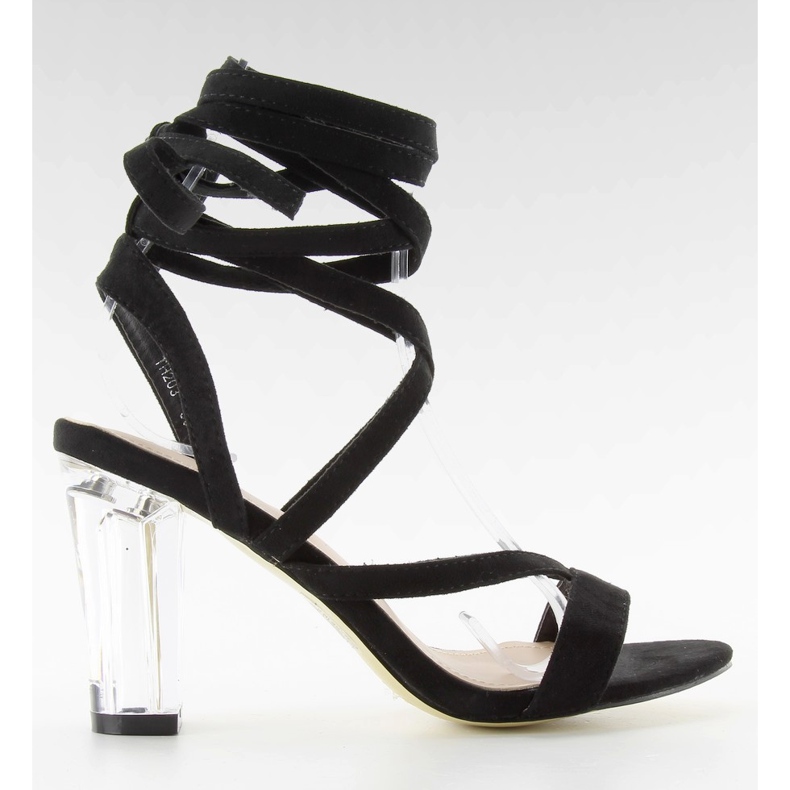 Sandalias negras con tacones transparentes. negro
