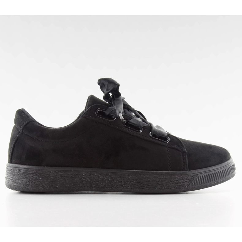 Zapatillas negras con cordones de raso negro