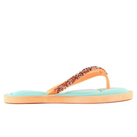 Chanclas sobre una almohada naranja pt93 azul