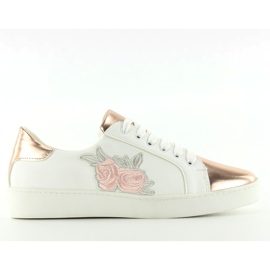 Deportivas con un delicado bordado s-311 Champán blanco