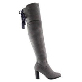 Botas mosqueteras atadas con cinta gris PE121P