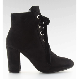 Botas negras negras con tacones anchos negro