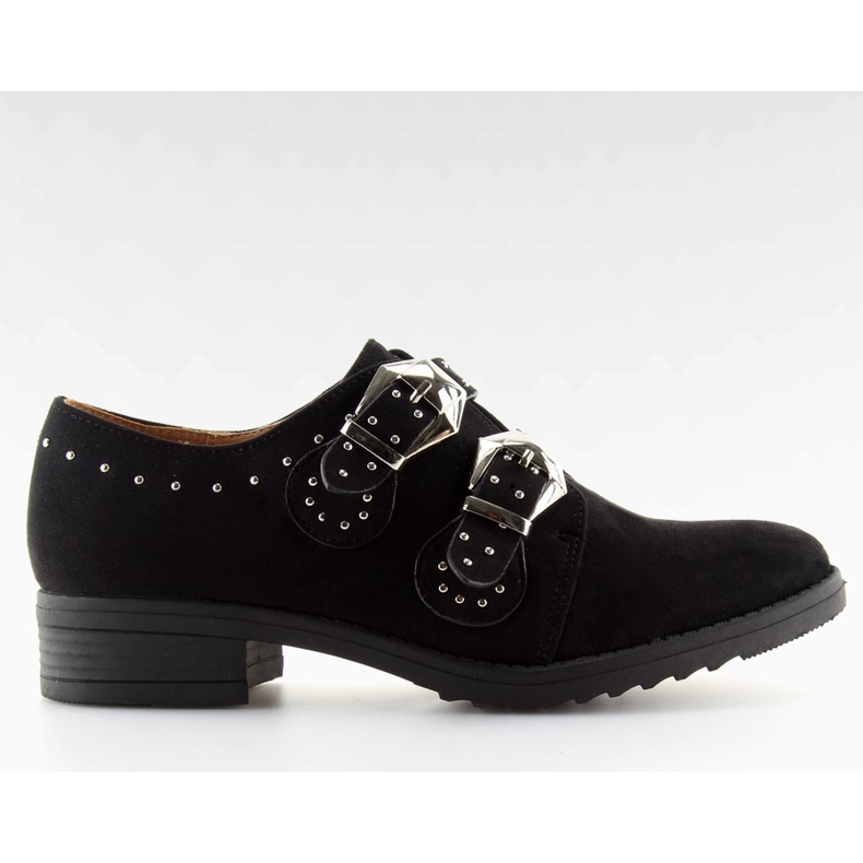 Mocasines de mujer con tachuelas negras negras. negro