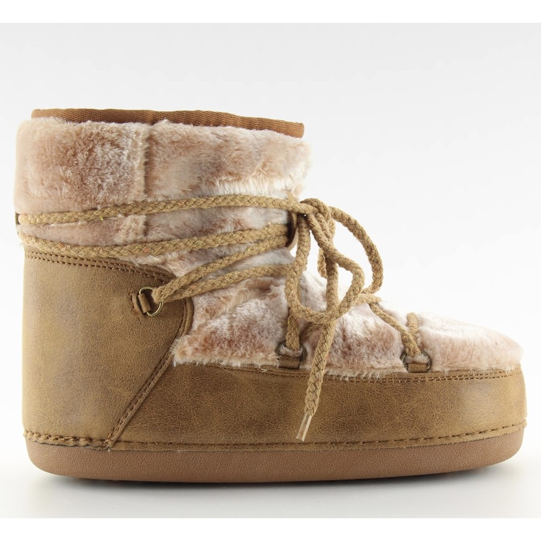 Los copos de nieve luna con piel de camello beige