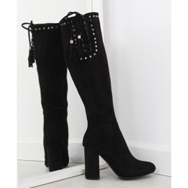 Tacones negros clásicos