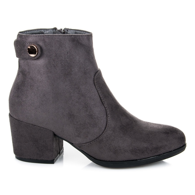 Laura Mode Botas grises en el puesto.