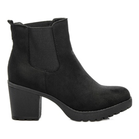 Queentina Botines chelsea en un bar negro