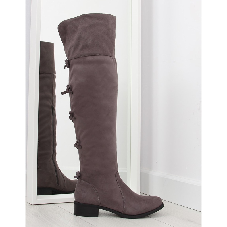 Botas de muslo con lazos grises