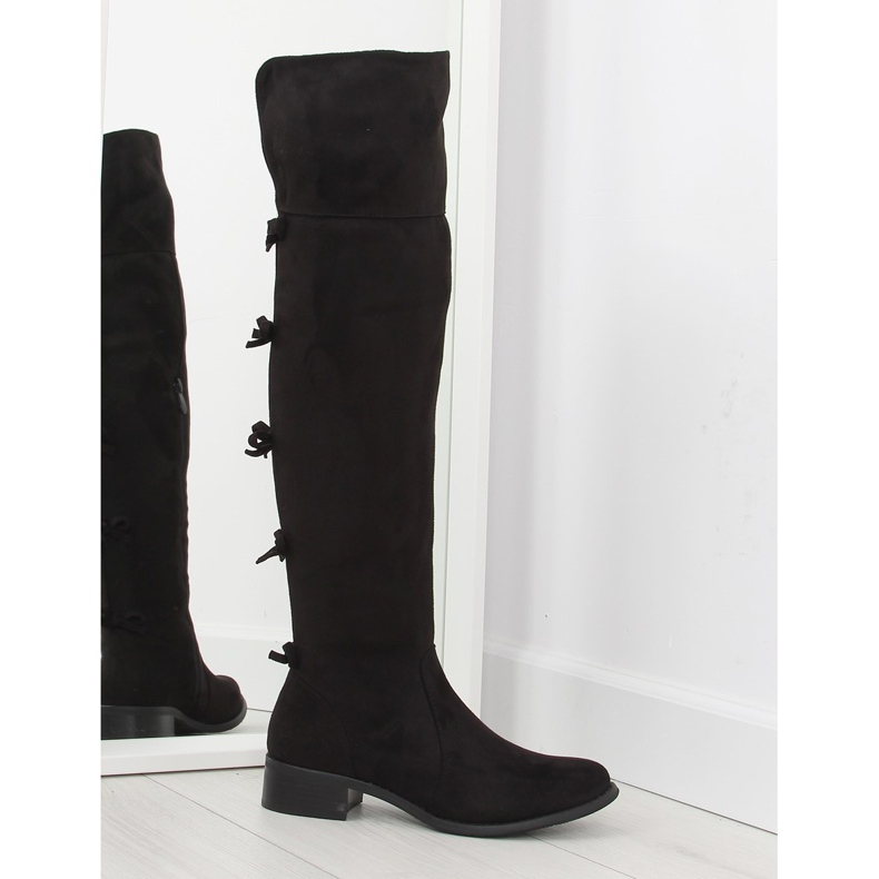Botas de muslo negras con lazos negro