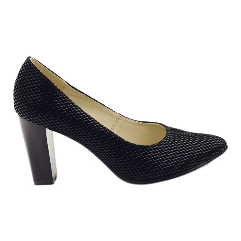 Bombas negras en un bar 138 negro Bombas negras en un bar 138 negro