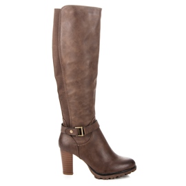 Super Mode Botas clásicas en el puesto. marrón Super Mode Botas clásicas en el puesto. marrón