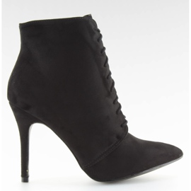 Botas negras sobre un negro LB-229 negro