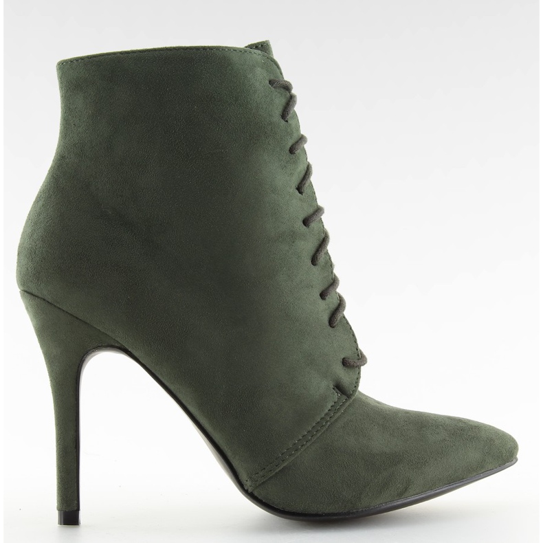 Botas verdes sobre un verde LB-229 verde