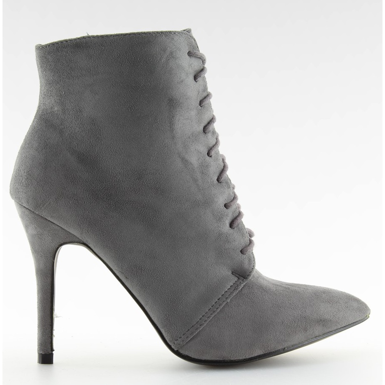 Botas grises sobre un gris LB-229 gris