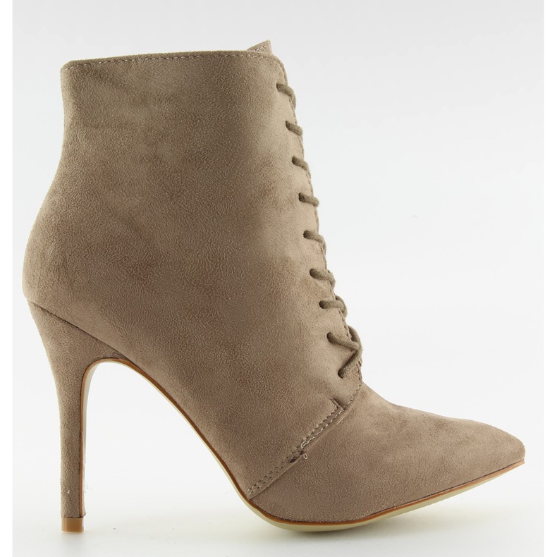 Las botas sobre el estilete beige LB-229