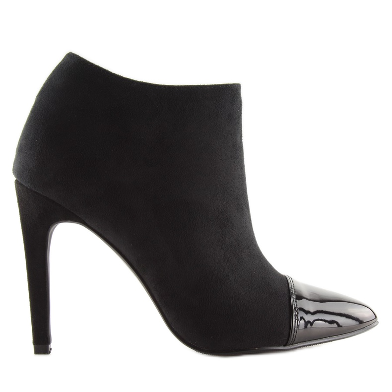 Botas negras en un tacón alto 1131-5 negro