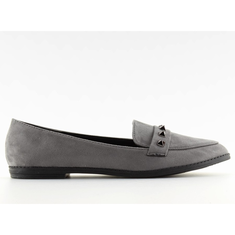 Mocasines grises con tachuelas grises