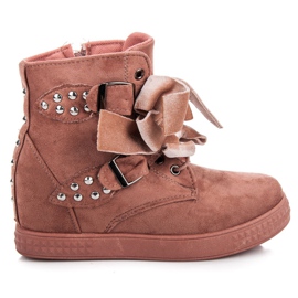 Zapatillas deportivas con lazos rosa