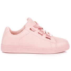Zapatillas de deporte con estilo con una cinta rosa