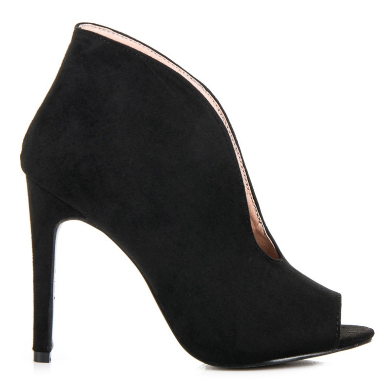 Botas primavera ante negro