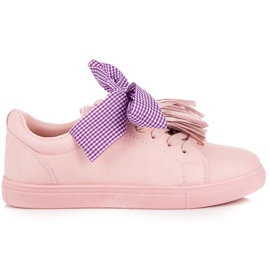 Deportivas atadas con flecos rosa