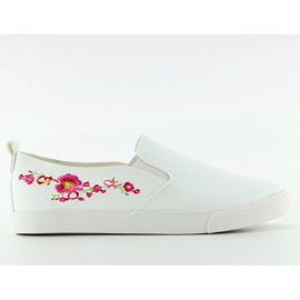 Slipons con delicado bordado blanco g1204a White