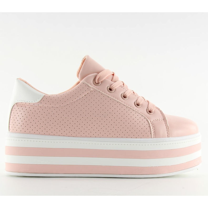 Zapatillas rosas rosas en una suela alta. rosado