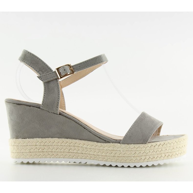 Sandalias gris gris en tacones de cuña