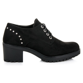 Seastar Zapatos negros en el puesto.