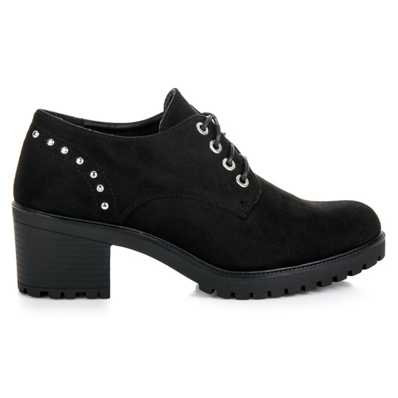 Seastar Zapatos negros en el puesto.