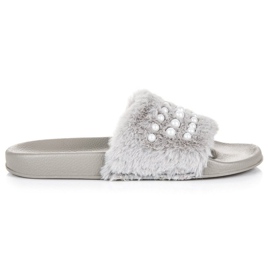 Babuchas con pelo y perlas gris