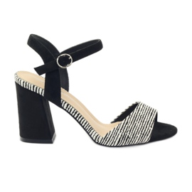 Sandalias en el puesto Sergio Leone 820 con rayas blanco negro
