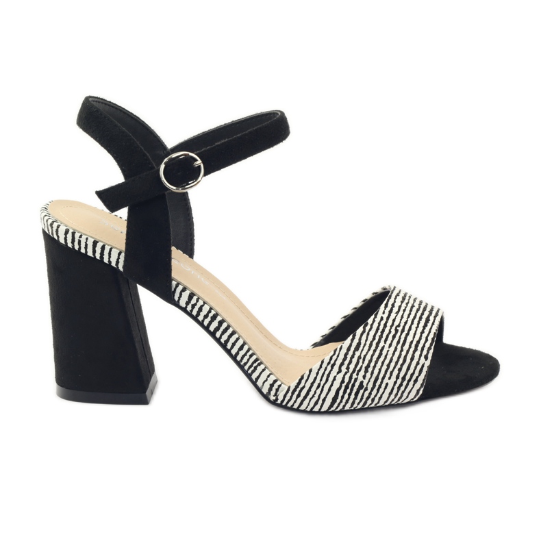 Sandalias en el puesto Sergio Leone 820 con rayas blanco negro