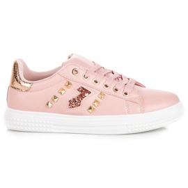 Zapatillas de deporte de moda con un enlace. rosa