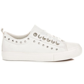 Deportivas blancas con lazo blanco