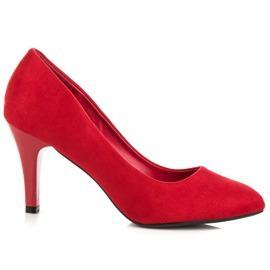 Bombas cómodas en un alfiler. rojo