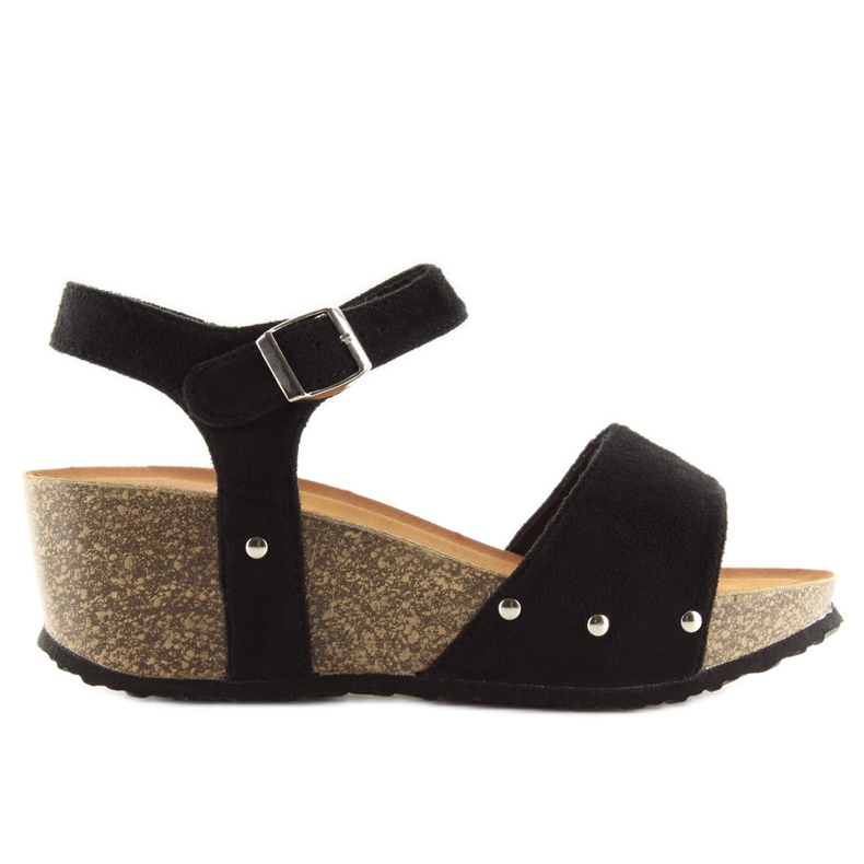 Sandalias negras sobre suela de corcho negro