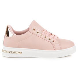 Zapatillas de deporte de moda en la plataforma. rosa
